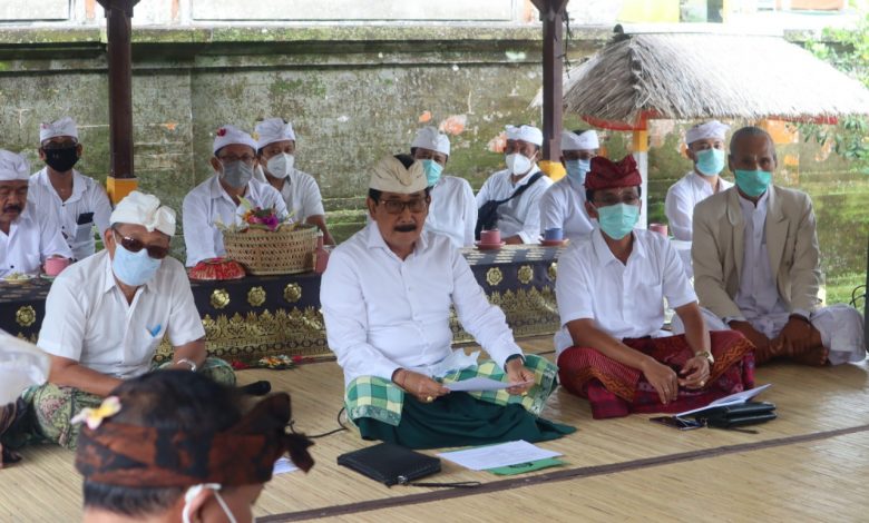 Taat Prokes Piodalan Pura Penataran Pucak Mangu Digelar 