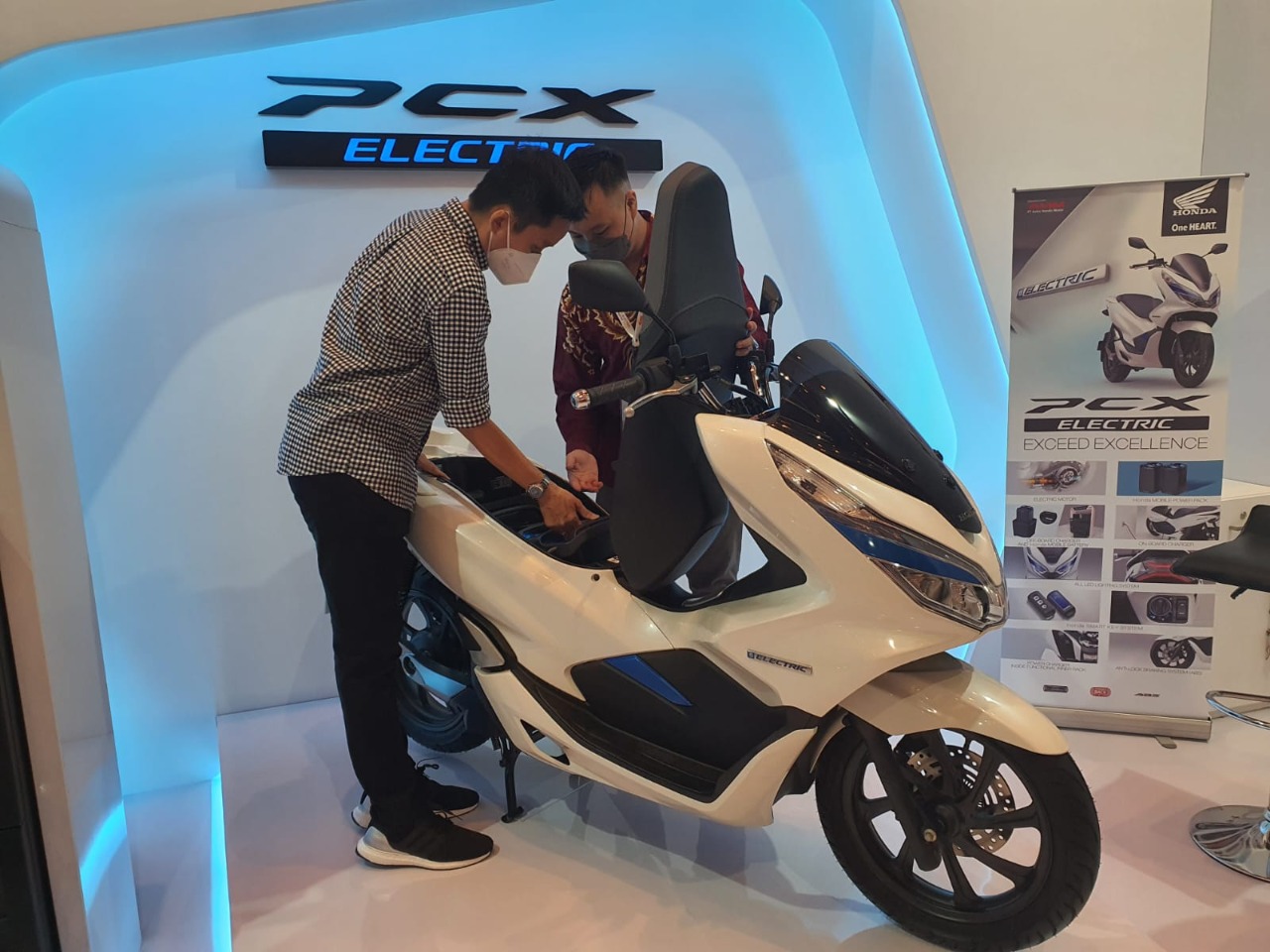 Honda Pamer Pcx Electric Di Indonesia Electric Motor Show Bali Politika