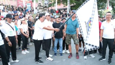Wali Kota Denpasar lepas jalan santai HUT LPD Kesiman.