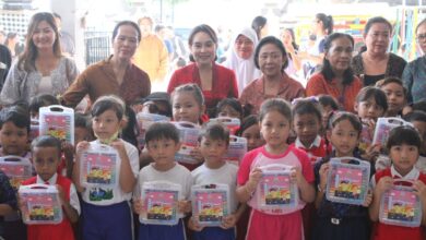 Bunda PAUD Denpasar kembali menyapa siswa.
