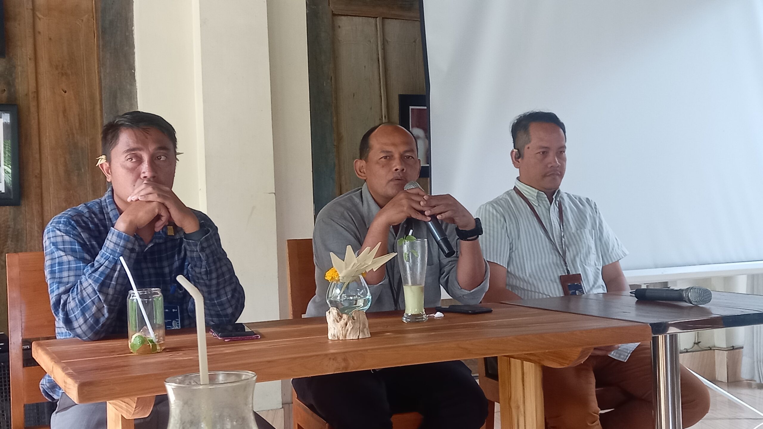 PLN Bali Ingatkan Bahaya Main Layangan Dekat Jaringan Listrik