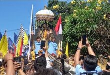 Ribuan Simpatisan Iringi Suyadinata Mendaftar ke KPU Badung