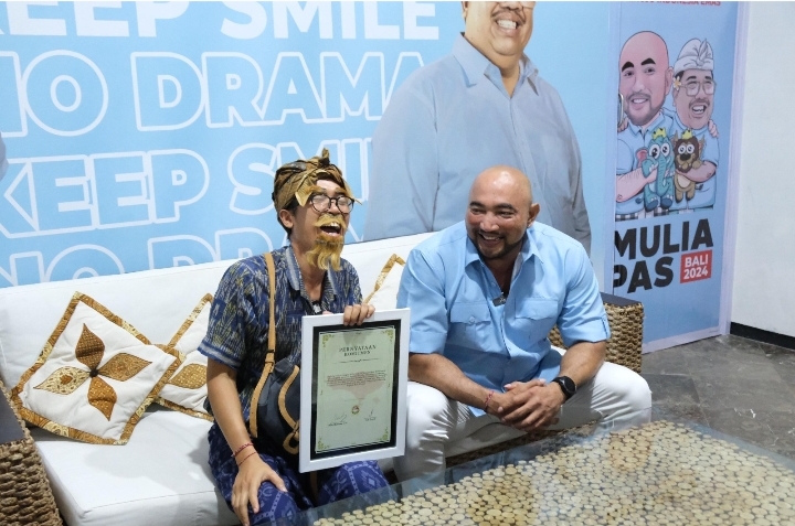 De Gadjah Siap Dikritik