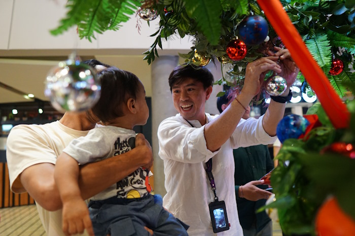 Acara spesial Christmas Lighting Ceremony di Level 21 Mall.