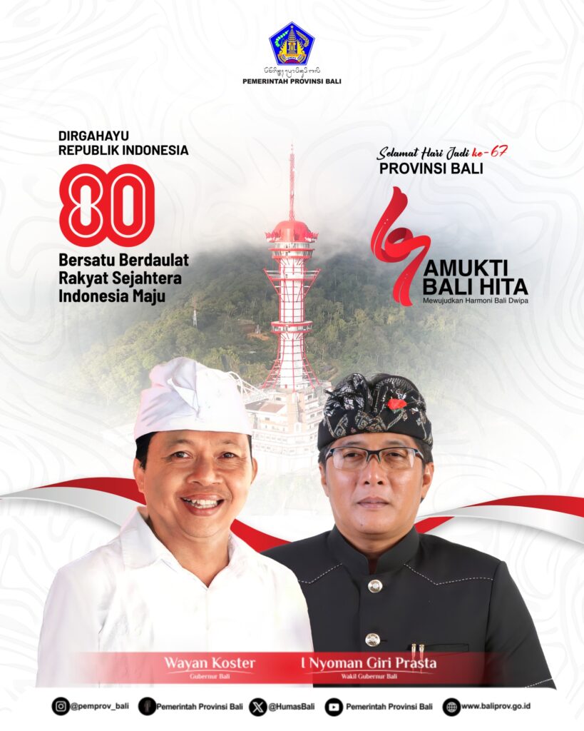 Qiz ozining mushukini korsatadi