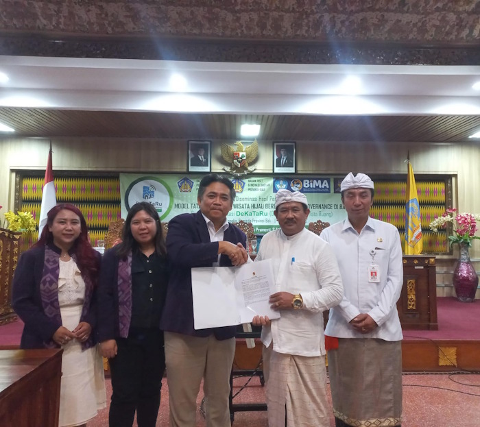 Model Tata Kelola Desa Wisata Hijau (DWH) Berbasis Sound Governance di Bali & aplikasi DeKaTaru Diperkenalkan DK Halim & Tim